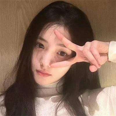 时尚女王：Iris的华丽传奇